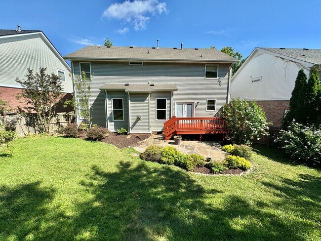 Building Photo - 3 Bed, 2 Offices, 2.5 Bath w/ 2 Car Garage in McKays Mill