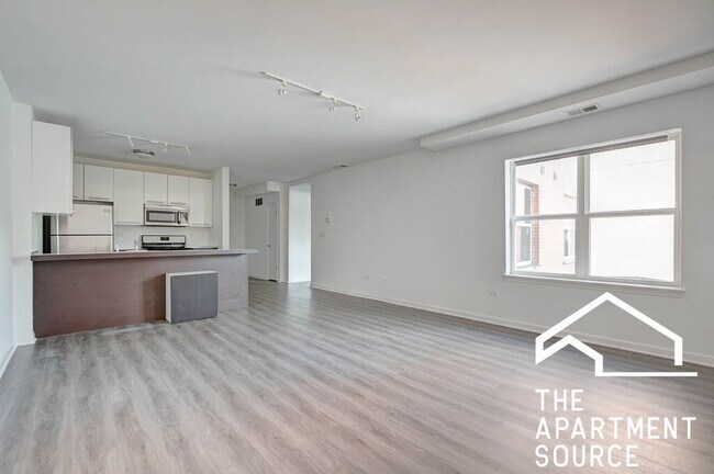 Building Photo - 1544 W Glenlake Ave