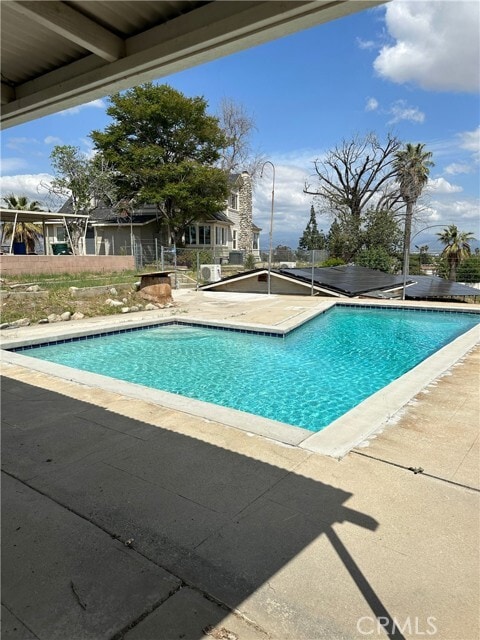 Building Photo - 182 S Rancho Ave