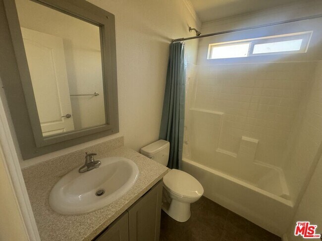 Building Photo - 1336 La Crescenta Dr
