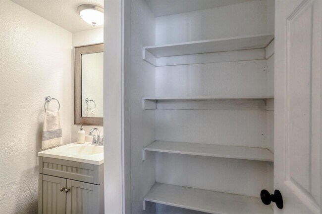 Building Photo - 5997 Bamford Dr