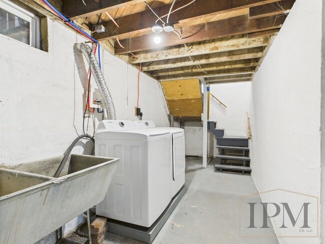 Building Photo - Available Now! Beautiful 3 Bedroom 2 Bath ...