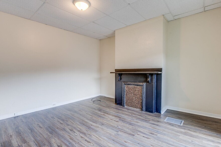 Building Photo - 2614 S 18th St