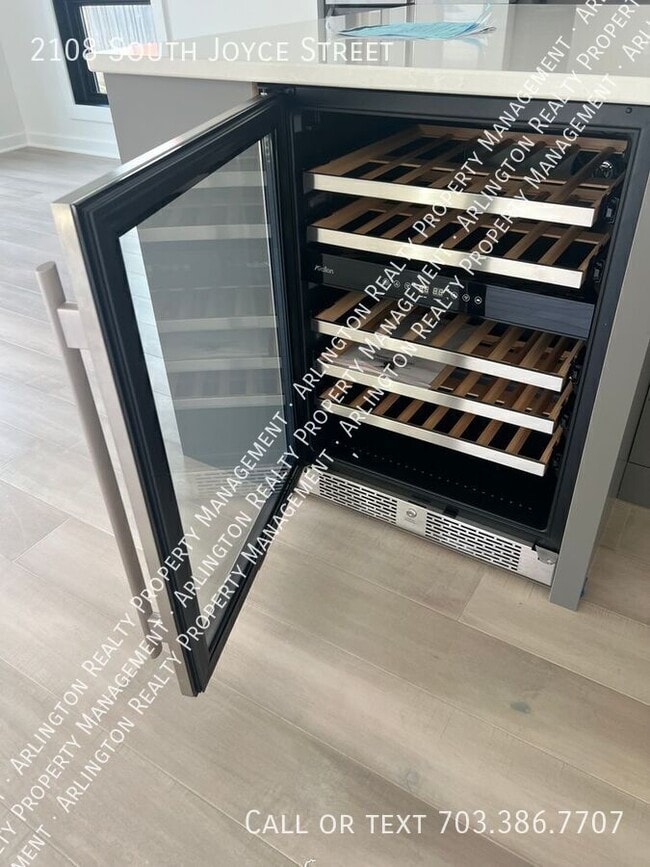 Building Photo - 2108 S Joyce St