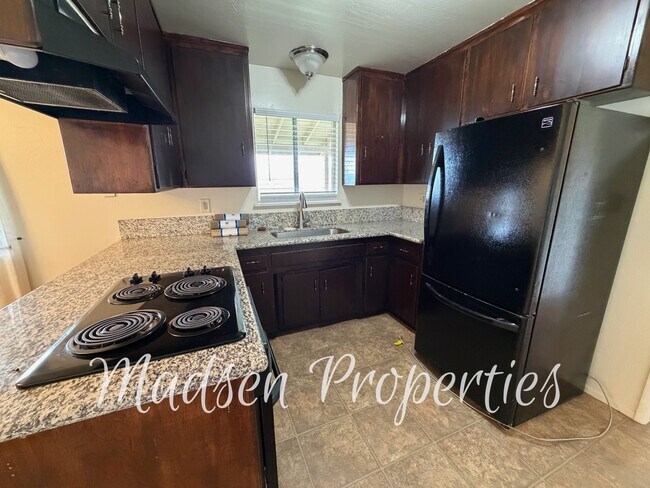 Building Photo - 784 Flag Creek Rd