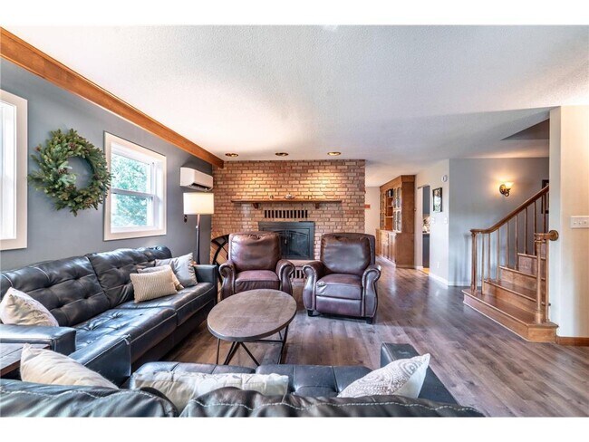 Building Photo - 1409 Hoot Lake Dr