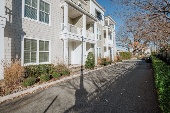 Building Photo - 3BD/3.5BA Immaculate Condo at the Oceanfront!