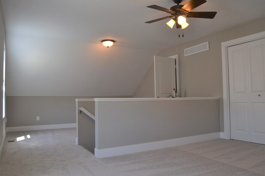 Upper Level Bedroom/Bath - 212 Wilson St