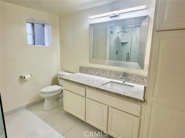 Building Photo - 2255 E Chevy Chase Dr