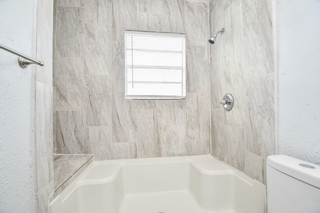 Building Photo - 941 Lucky St