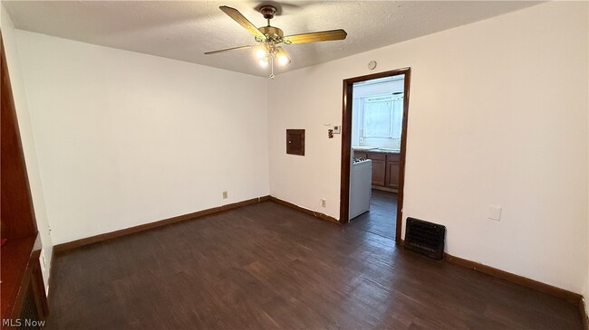 Building Photo - 987 Boone St