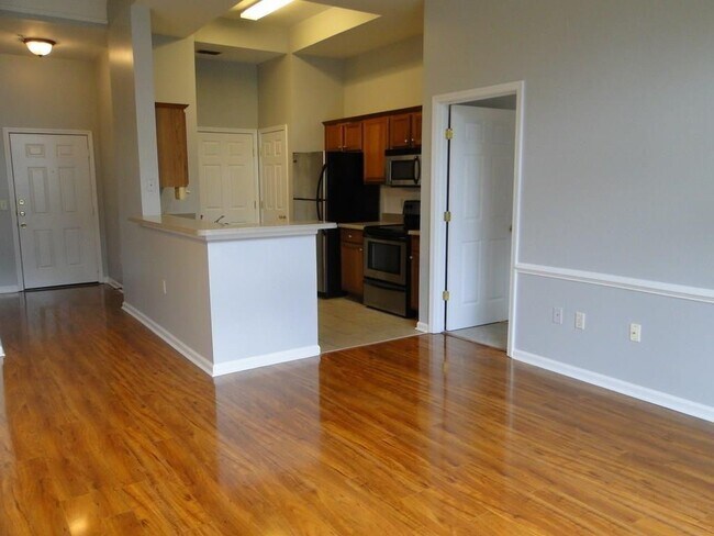 Building Photo - 2700 Pine Tree Rd NE