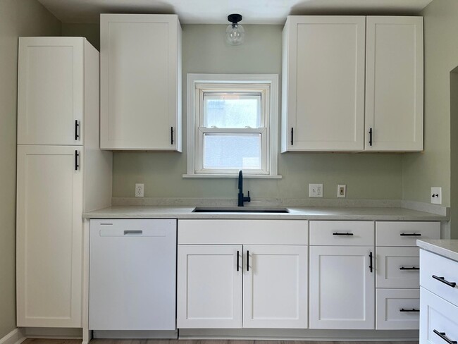 Building Photo - 837 Bidwell St