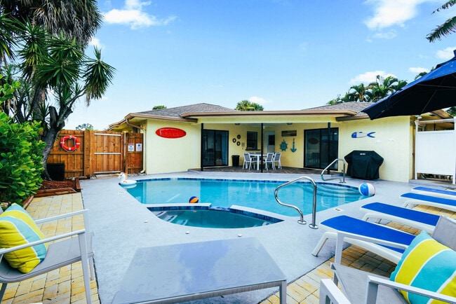 Building Photo - 9130 E Highland Pines Blvd
