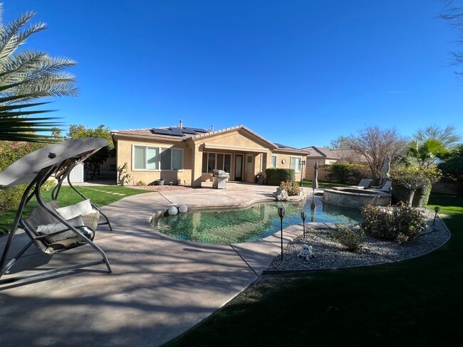 Building Photo - 115 Romanza Ln