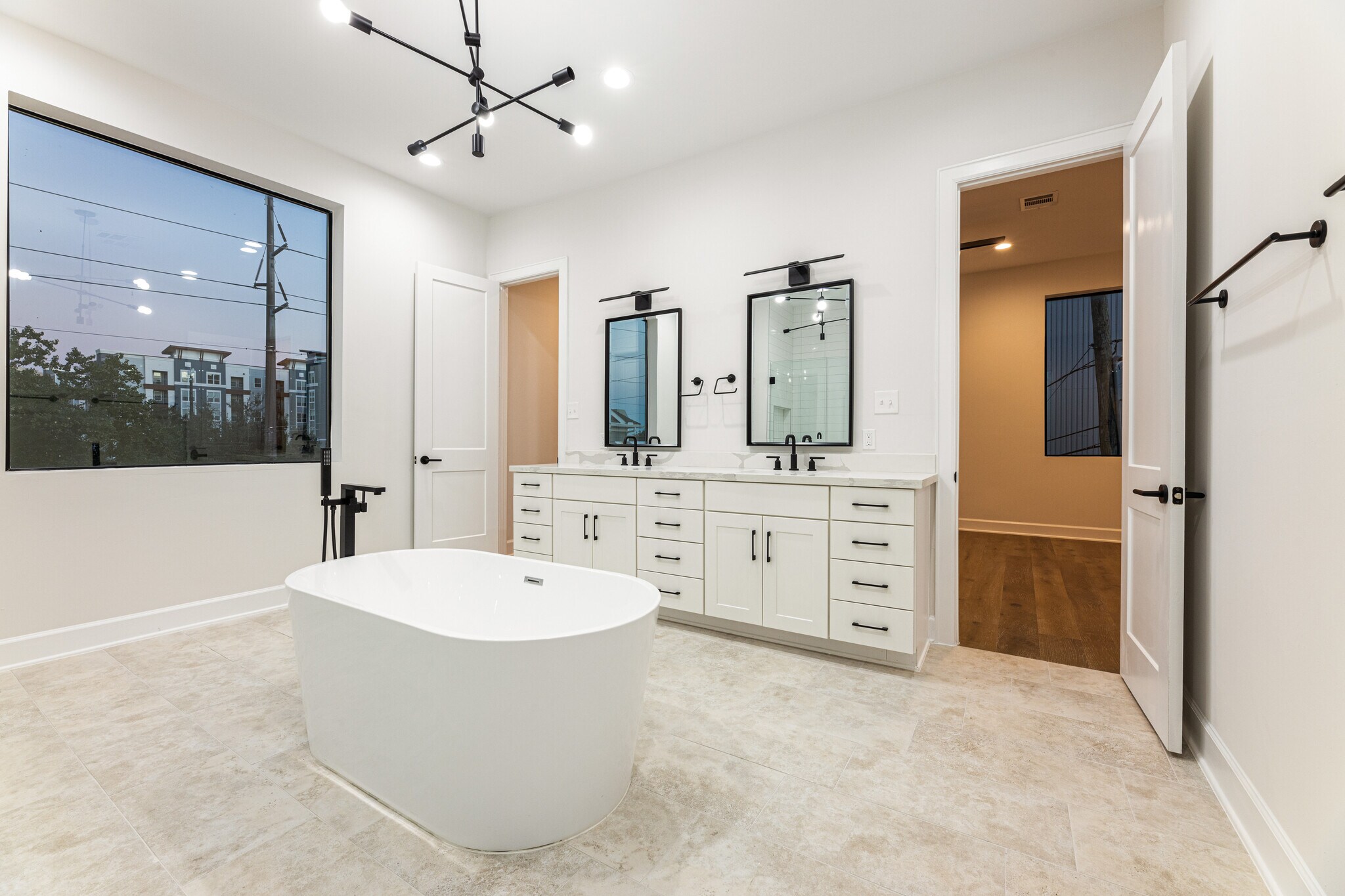 Primary Bathroom - 1610 Victor St