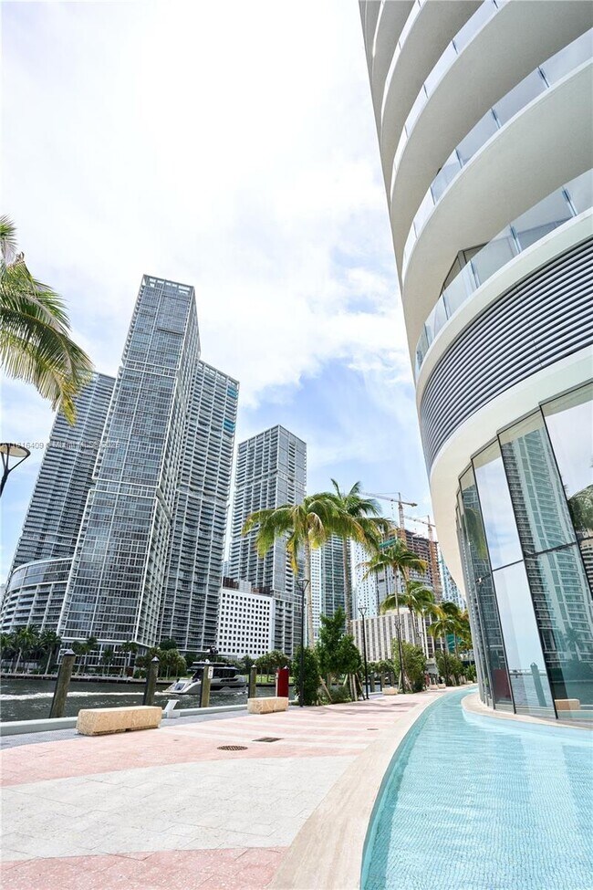 Building Photo - 300 Biscayne Blvd Way