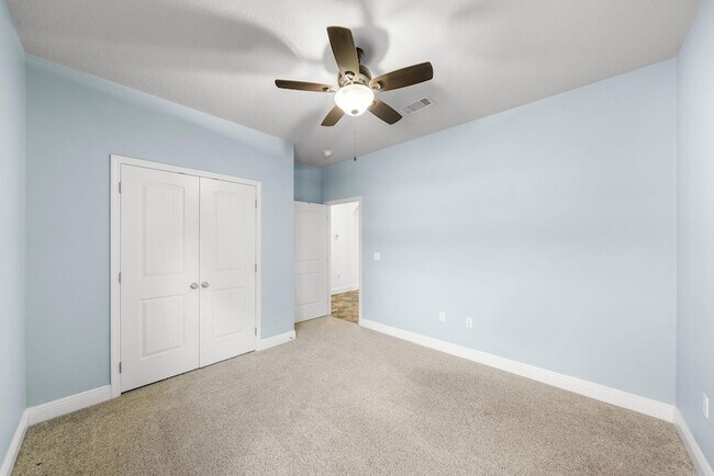 Building Photo - 282 Whispering Lake Dr