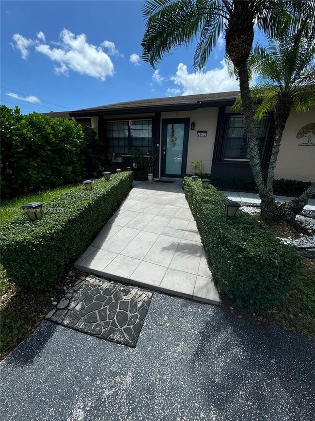 Building Photo - 4912 SW 136th Pl