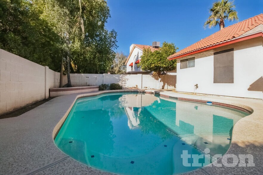 Building Photo - 7743 W Dreyfus Dr