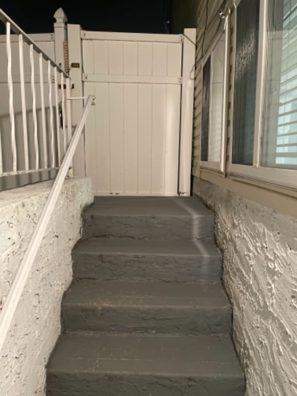 Building Photo - 910 Rockland Ave