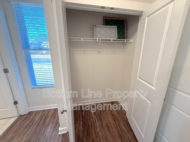 Building Photo - 706 Anglin Forest Way