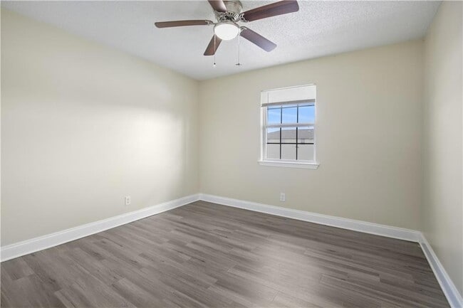 Building Photo - 4800 Pontchartrain Dr