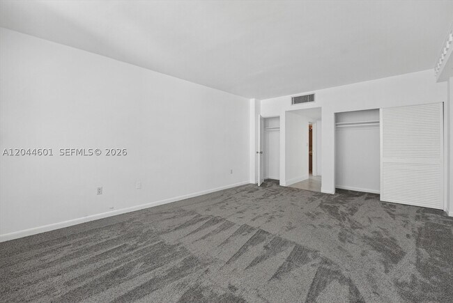 Building Photo - 5001 Collins Ave