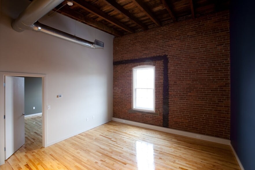 Building Photo - 425 N Prince St