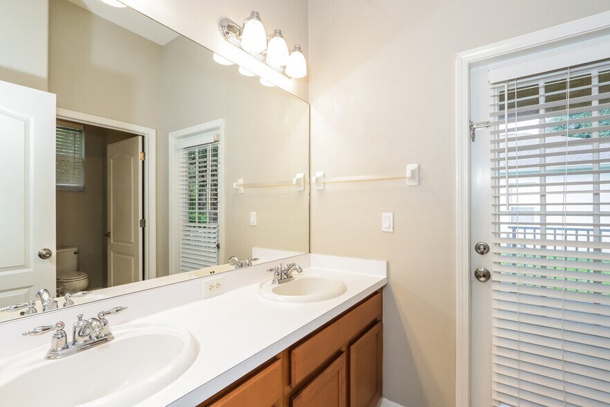 Building Photo - 14633 Deacon Ct