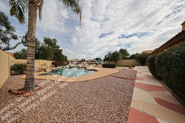 Building Photo - 532 E Stonebridge Dr