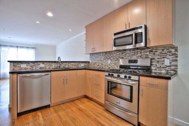 Building Photo - 134 28th St