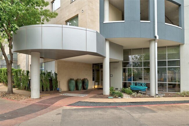 Building Photo - 603 Davis St