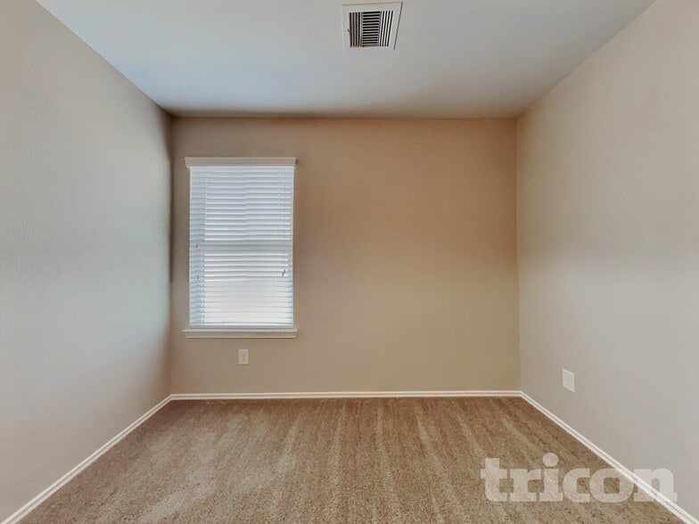 Building Photo - 17235 Hawks Landing Dr