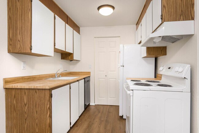 Building Photo - 2020 Grant Ave S