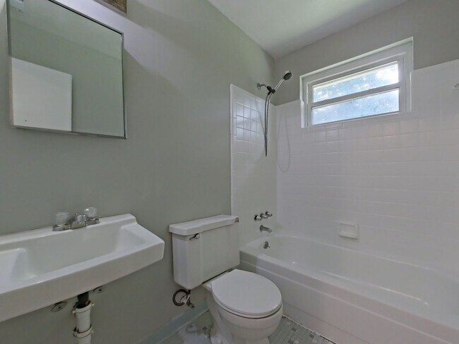 Building Photo - 3 Bedroom Ranch in West Augusta 30907 ZIPCODE