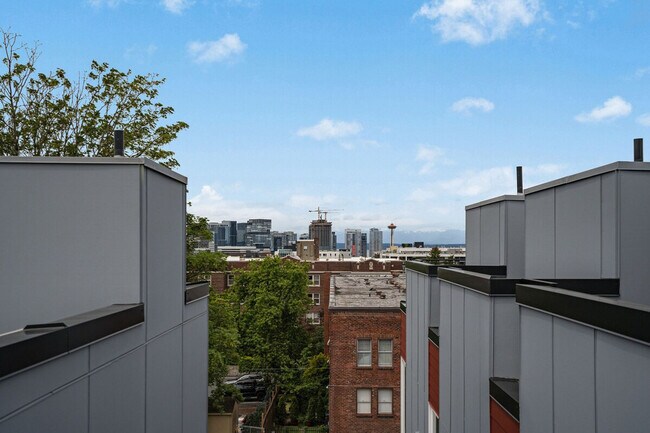 Building Photo - 1414 E Howell St