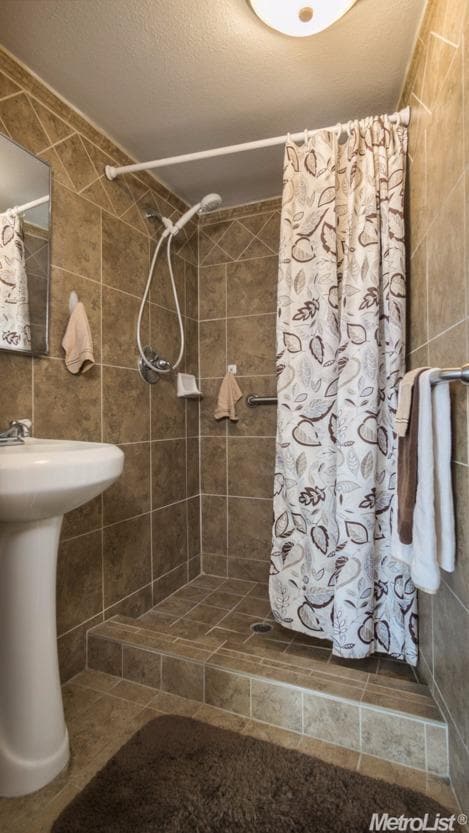 Building Photo - Beautiful Home For Rent in Antelope! Pets ...