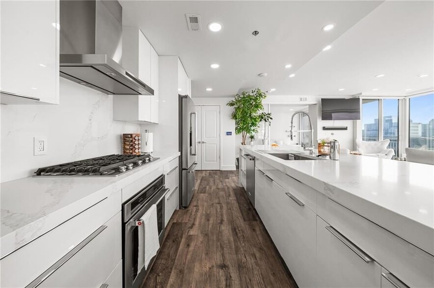 Building Photo - 3338 Peachtree Rd