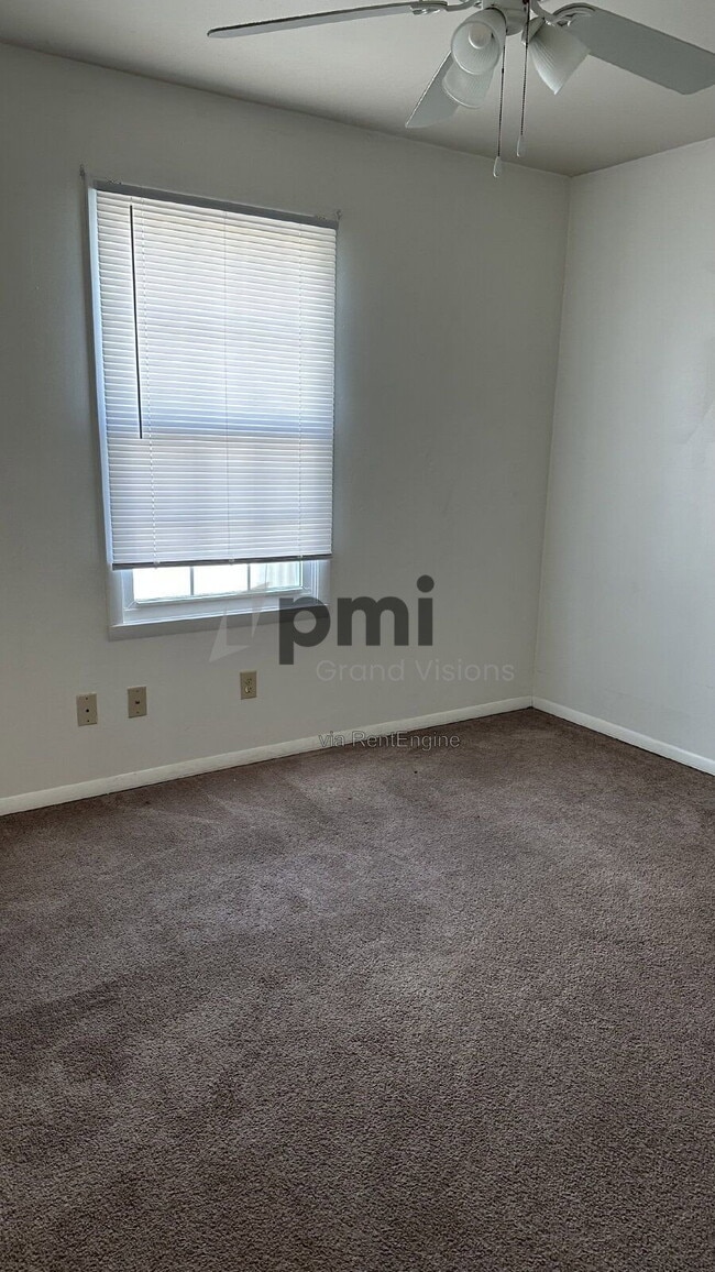 Building Photo - 1616 University Dr