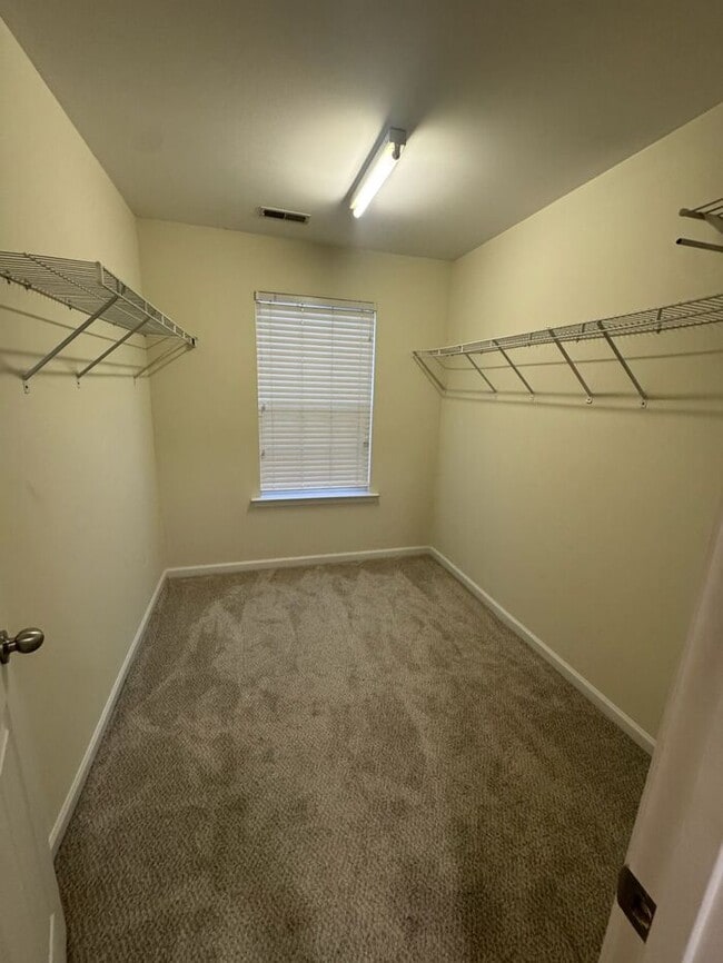 Building Photo - 3BR Townhome • In-Unit W/D • Trash Included in Fort Mill