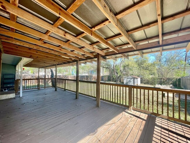 Building Photo - 4 Bedrooms in Oak Heights