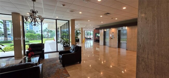 Building Photo - 400 Kings Point Dr