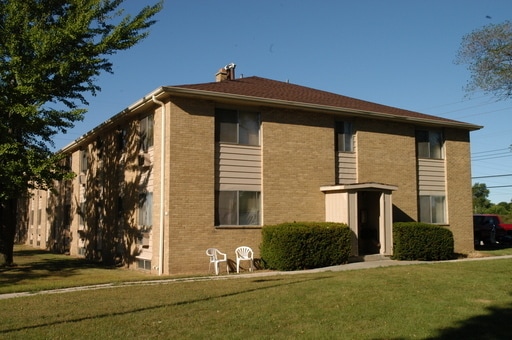 Building Photo - 1 Bedroom Apartment Available-South 51st and Howard Ave