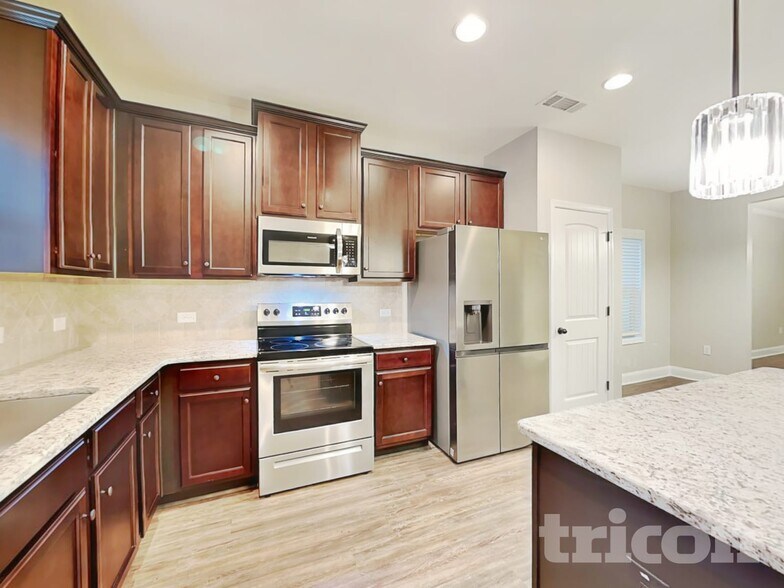 Building Photo - 7020 Prune Ln