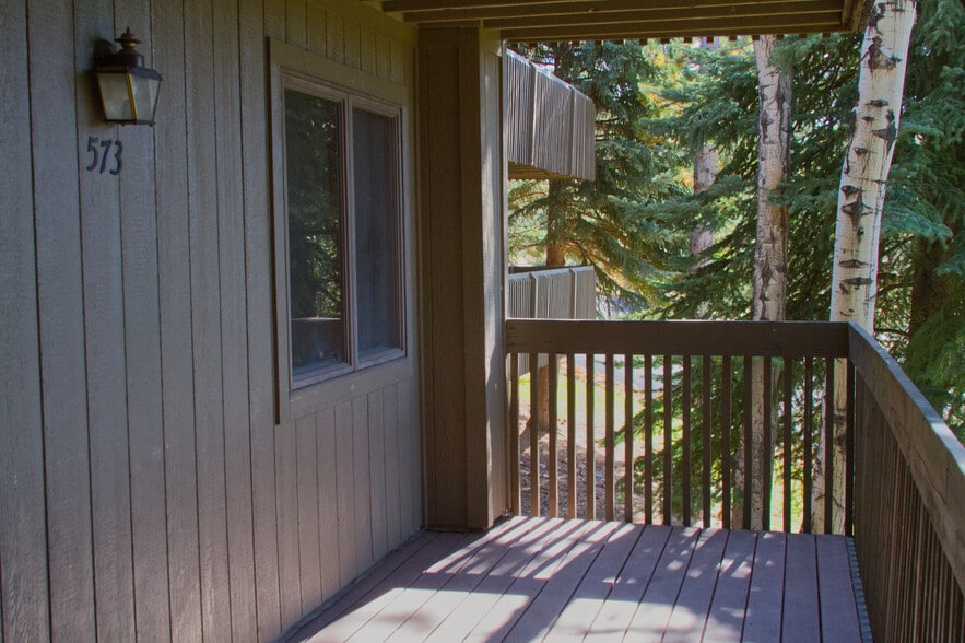 Building Photo - 2605 N Pinon Ridge Dr