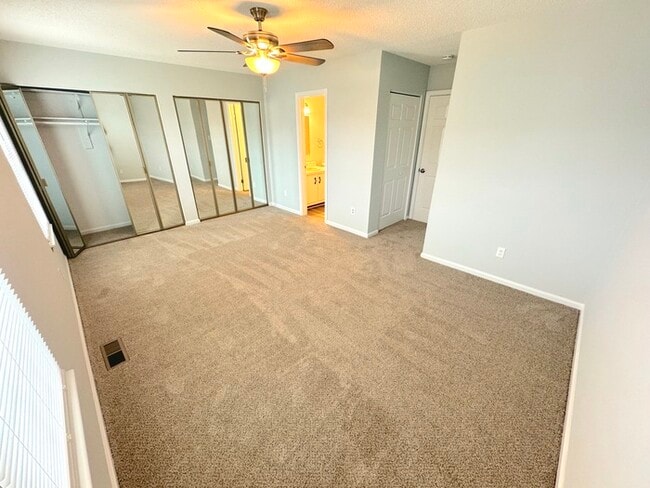 Building Photo - 2 bed 3 bath home in Virginia Beach