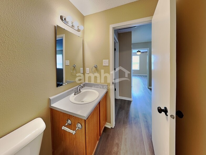 Building Photo - 2343 Summerwood Ln