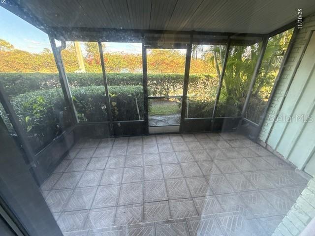 Building Photo - 6090 Village Cir S