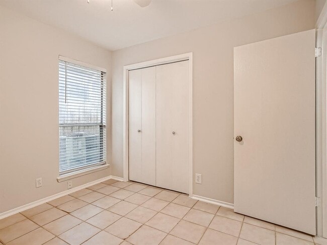 Building Photo - 1304 Matthews Ln